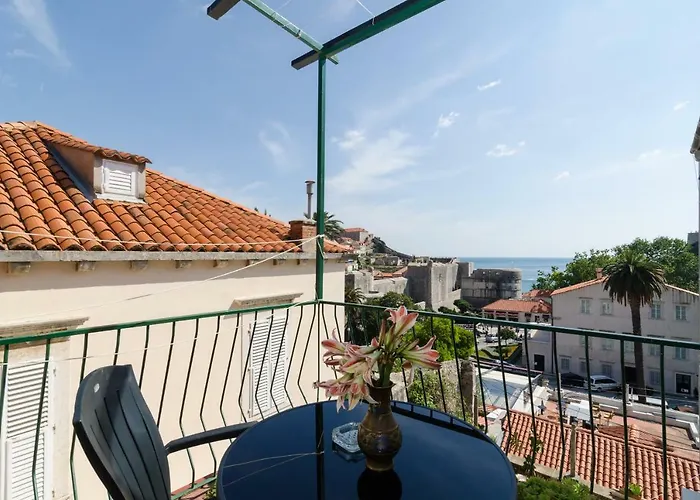Entre Les Jardins Apartment